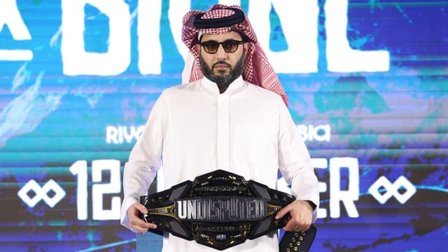 Turki Alalshikh Under Fire for Informing Hamzah Sheeraz of Score Mid-Fight